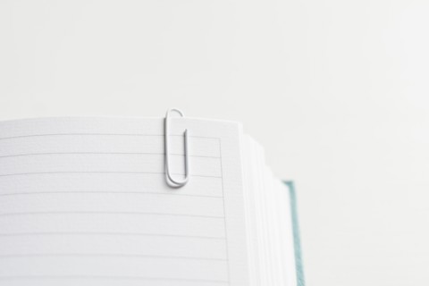 Open and empty journal with paper clip attached.
Photo : Kristin Lee