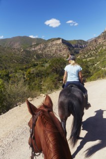 Woman riding horse. USA, Western USA, Colorado.
Photo : Kelly