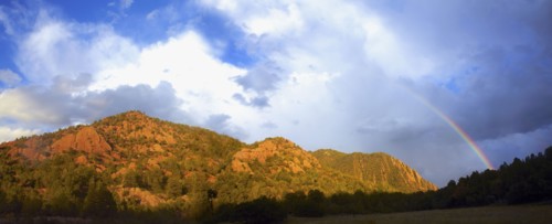 Rainbow over mountain range. USA, Western USA, Colorado.
Photo : Kelly