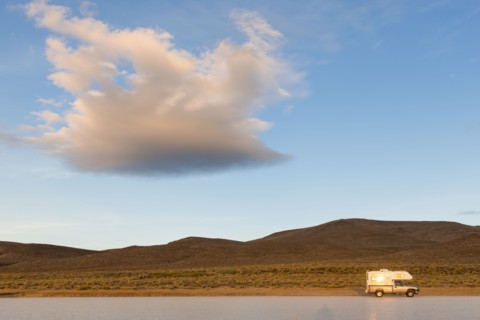 Camper van on road. USA, Oregon.
Photo : Gary Weathers