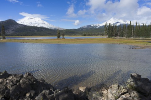 View to Sparks Lake. USA, Oregon, Sparks Lake.
Photo : Gary Weathers