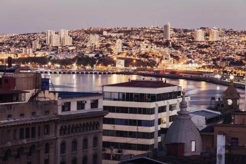 Cityscape at sunset. Chile, Valparaiso.
Photo : Henryk Sadura