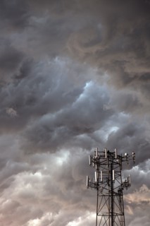 Telecommunication antenna in front of storm clouds. USA, Illinois.
Photo : Henryk Sadura