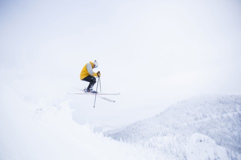 Man skiing. USA, Montana, Whitefish.
Photo : Noah Clayton