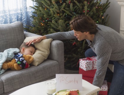 Father looking after boy (6-7) during sleep.
Photo : Daniel Grill