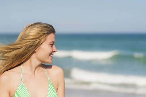 Portrait of young woman on beach. Jupiter, Florida, USA.
Photo : Daniel Grill