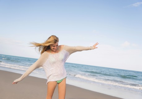 Young woman on beach. Jupiter, Florida, USA.
Photo : Daniel Grill