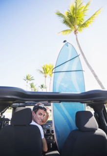 Young man sitting inside car. Jupiter, Florida, USA.
Photo : Daniel Grill