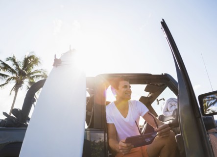 Young man using digital tablet. Jupiter, Florida, USA.
Photo : Daniel Grill