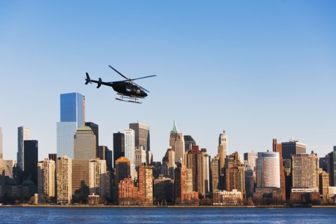 Helicopter flying over city. New York City, USA.
Photo : ALAN SCHEIN