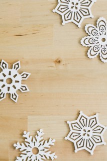 Studio shot of Christmas snowflakes.
Photo : Kristin Lee