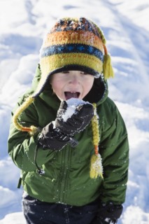 Boy (4-5) checking taste of snow.
Photo : Maisie Paterson