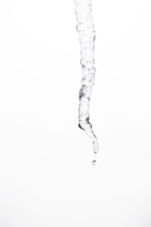Studio shot of melting icicle.
Photo : Maisie Paterson