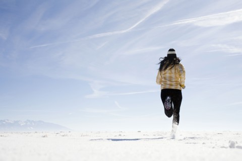 Woman running on snow. Colorado, USA.
Photo : Maisie Paterson