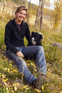 Portrait of woman with her collie outdoors. Colorado, USA.
Photo : Kelly