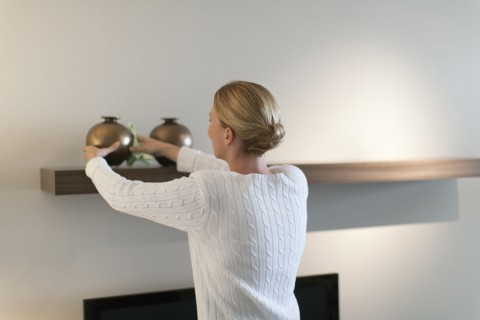 Woman cleaning house.
Photo : Mark de Leeuw