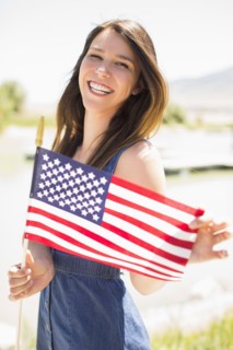 Portrait of young woman with american flag. Salt Lake City, Utah, USA.
Photo : Jessica Peterson