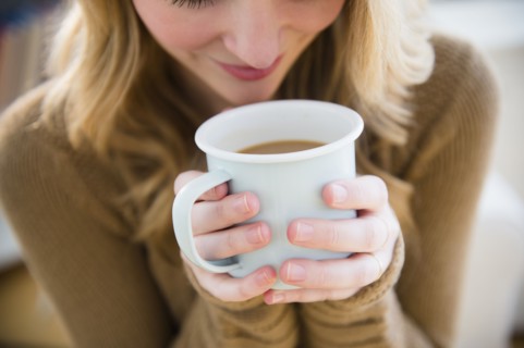 Woman holding coffee mug.
Photo : Jamie Grill