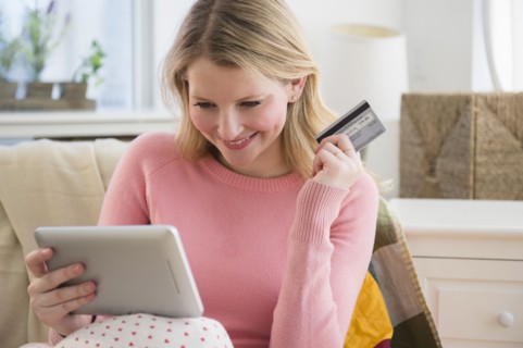 Woman shopping online.
Photo : Jamie Grill
