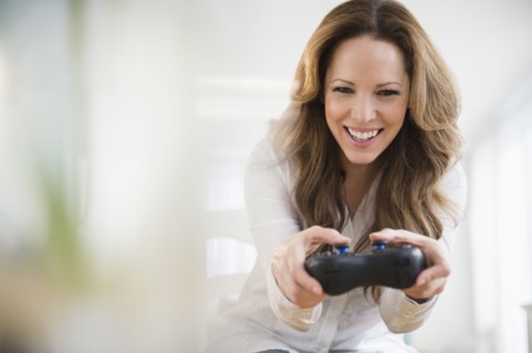 Woman playing video game.
Photo : Jamie Grill