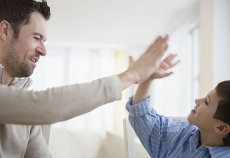 Father and son (8-9) high fiving .
Photo : Jamie Grill