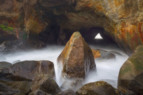 View of cave in sea.
Photo : Gary Weathers
