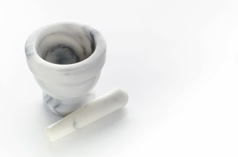 Studio shot of mortar and pestle.
Photo : Tetra Images