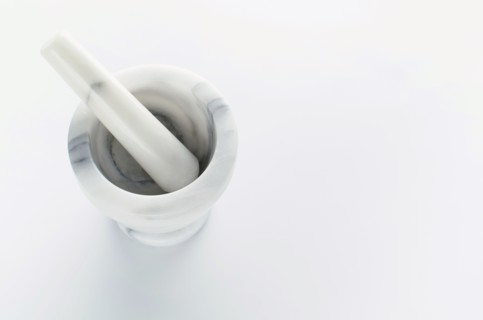 Studio shot of mortar and pestle.
Photo : Tetra Images