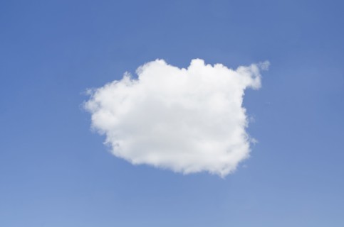 One cloud on blue sky.
Photo : Tetra Images