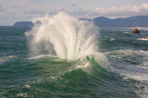 Wave splashing on rock
