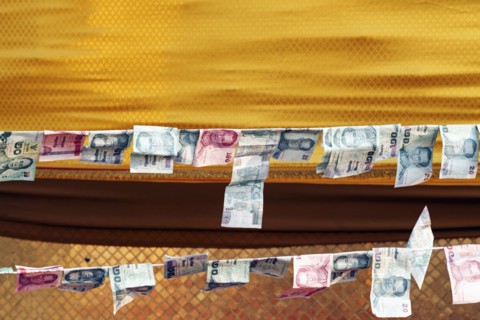 Money in front of Wat Saket