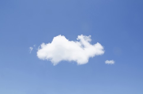 White cumulus cloud in clear blue sky