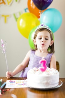Girl (4-5) at birthday party
