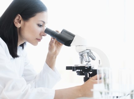 Woman doing laboratory research.