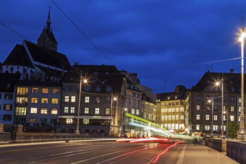 Mittlere Bridge at night