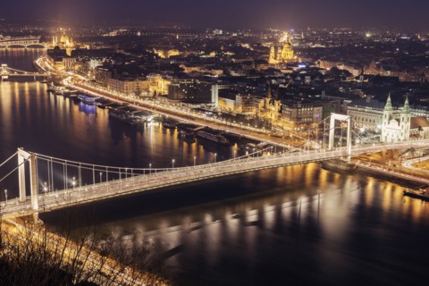 Elevated view of Elisabeth Bridge at night