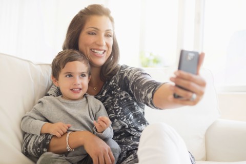 Mother taking selfie son (2-3).