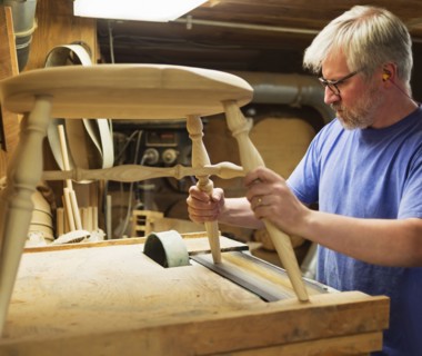 Carpenter polishing chair with sander