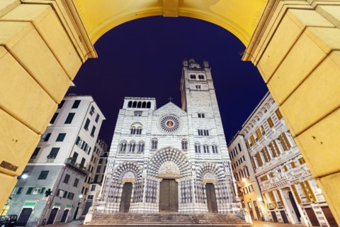 Cattedrale di San Lorenzo at night