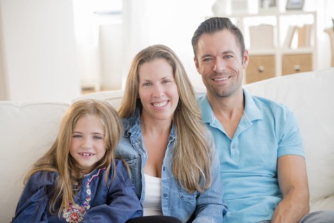 Portrait of family with one child (6-7)