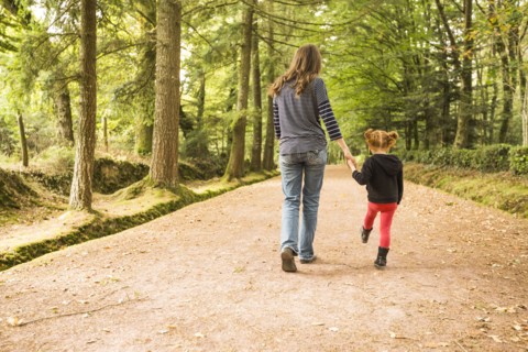 Mother walking with daughter (4-5) in park