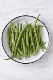 Overhead view of green beans in bowl