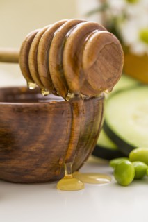Honey dipper on bowl with honey