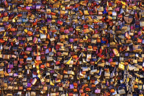 Germany, North Rhine-Westphalia, Cologne, Love padlocks on Hohenzollern Bridge