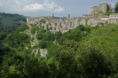 Italy, Tuscany, Sorano, Landscape with old town