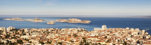 France, Provence-Alpes-Cote d'Azur, Marseille, Cityscape with sea in background