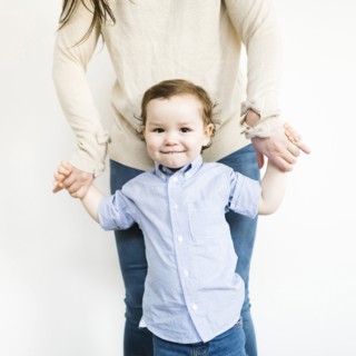 Mother posing with son (4-5)