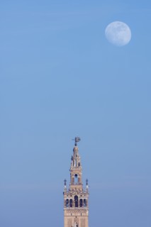 Spain, Seville, Moonrise over Giralda tower at dusk