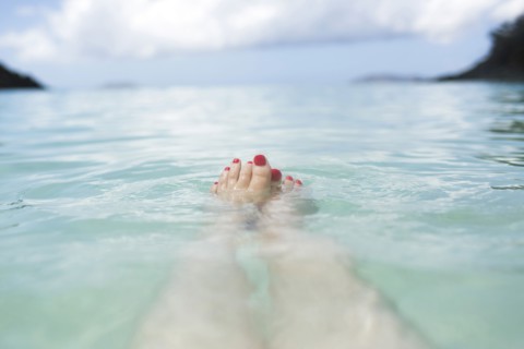 USA, Virgin Islands, Saint Thomas, Female feet in sea