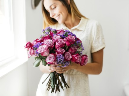 Woman holding bouquet of roses